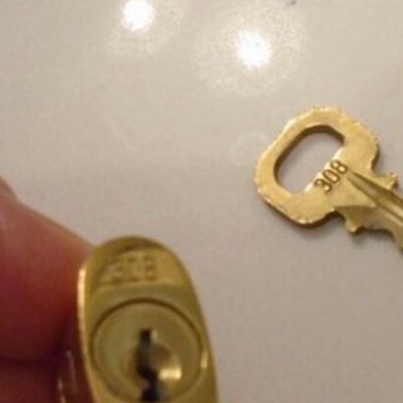 REAL GOLD  Authentic Louis Vuitton lock and key #308 - Picture 4 of 4